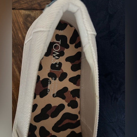 TOMS Women's White Slip-On Shoes - Picture 4 of 6